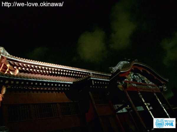 正殿 夜間